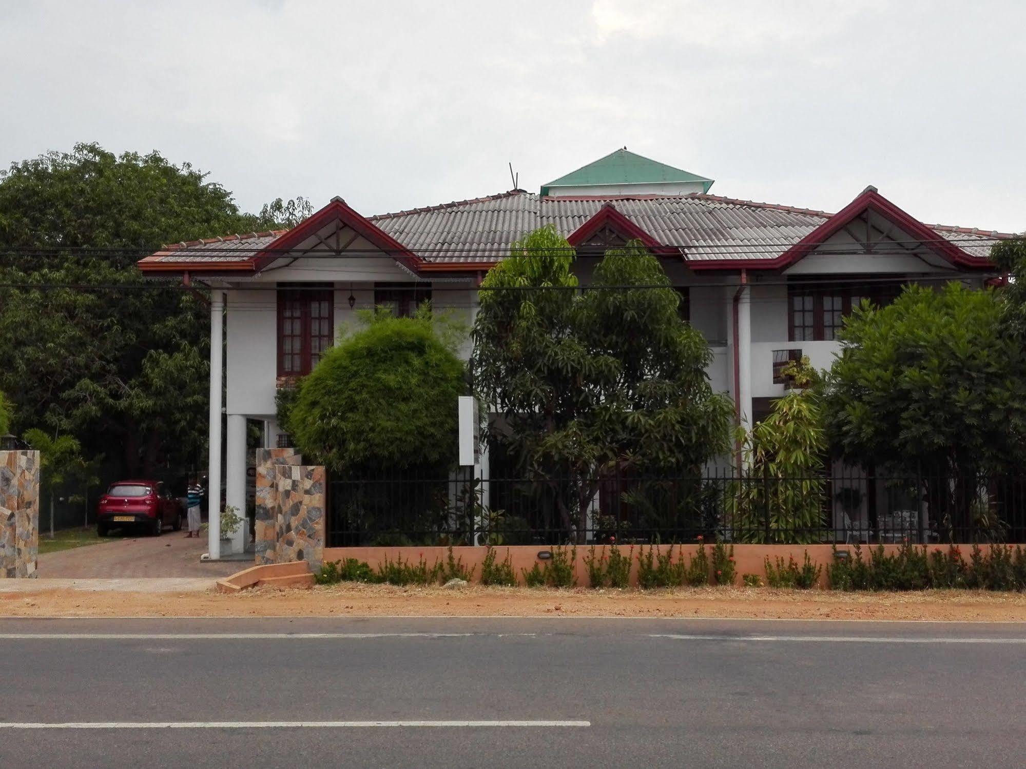 Salubrious Resort Anuradhapura Exterior foto